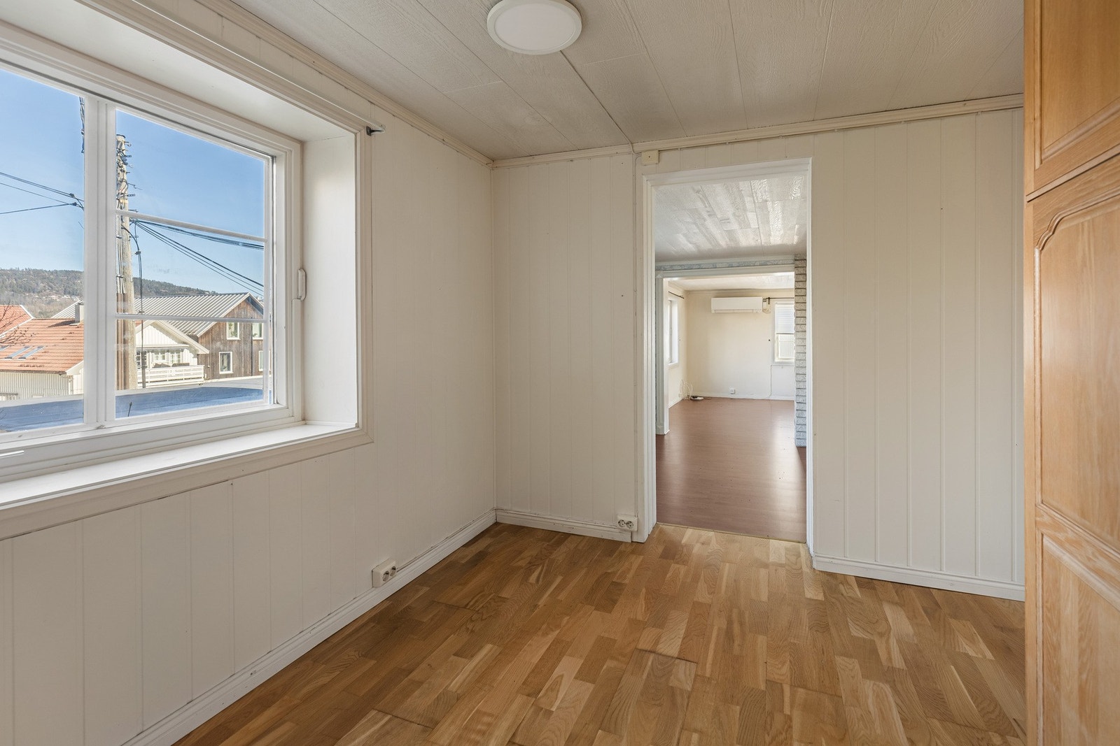 På kjøkkenet er det plass til frokostbord Galleribilde
