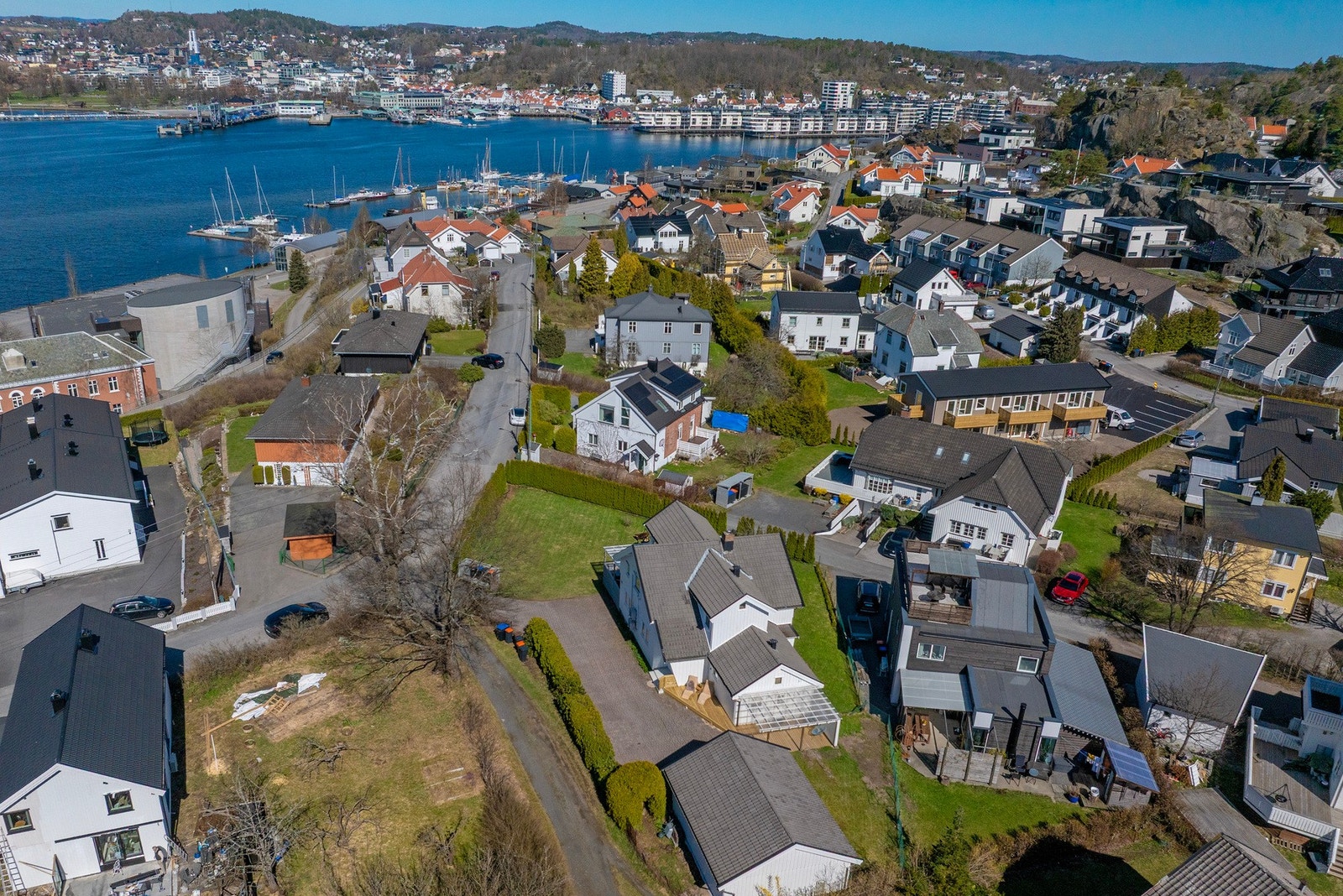 Kort vei til sentrum, sjøen og fantastiske turområder Galleribilde