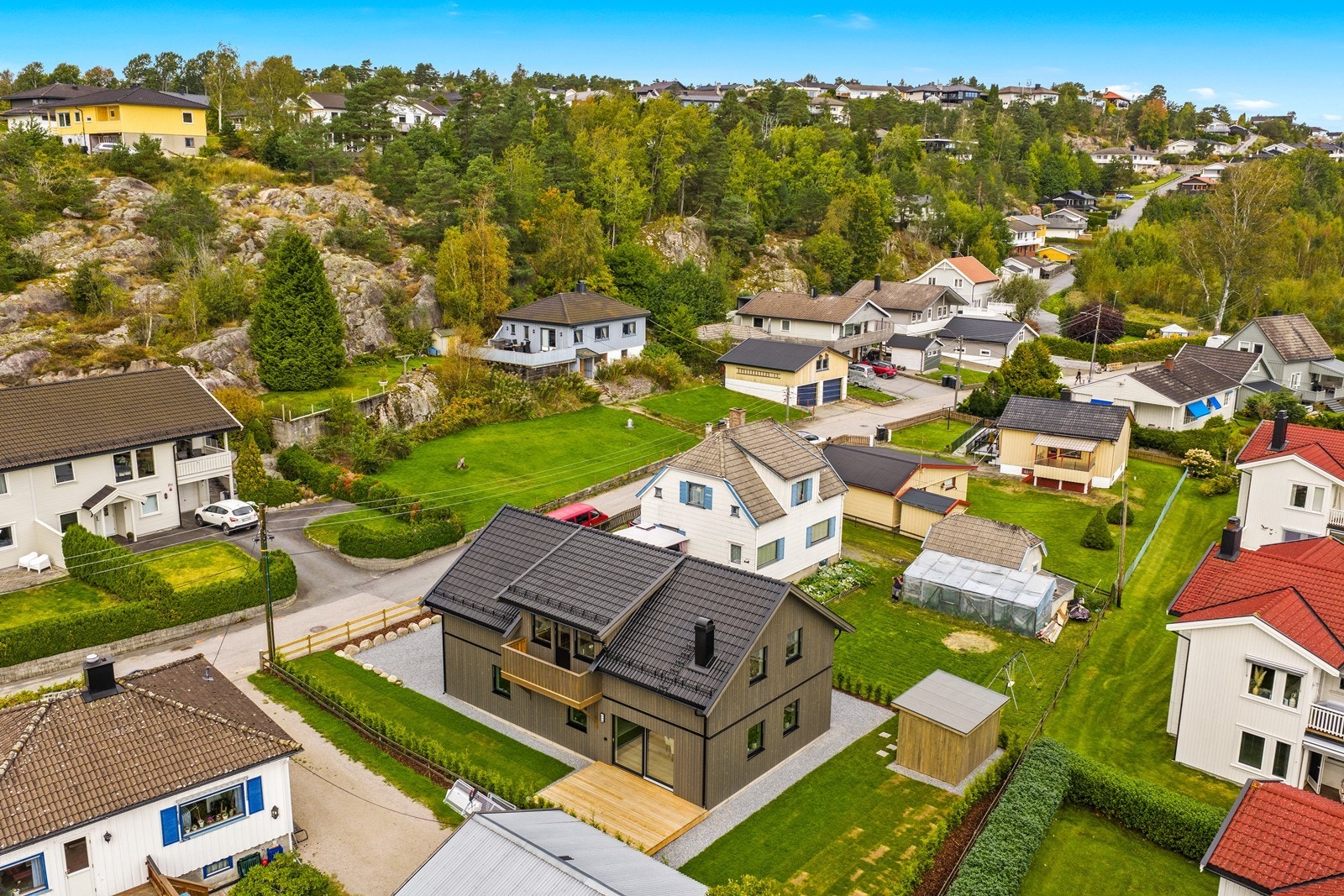 Ligger sentralt til i et etablert boligområde på Yven Galleribilde