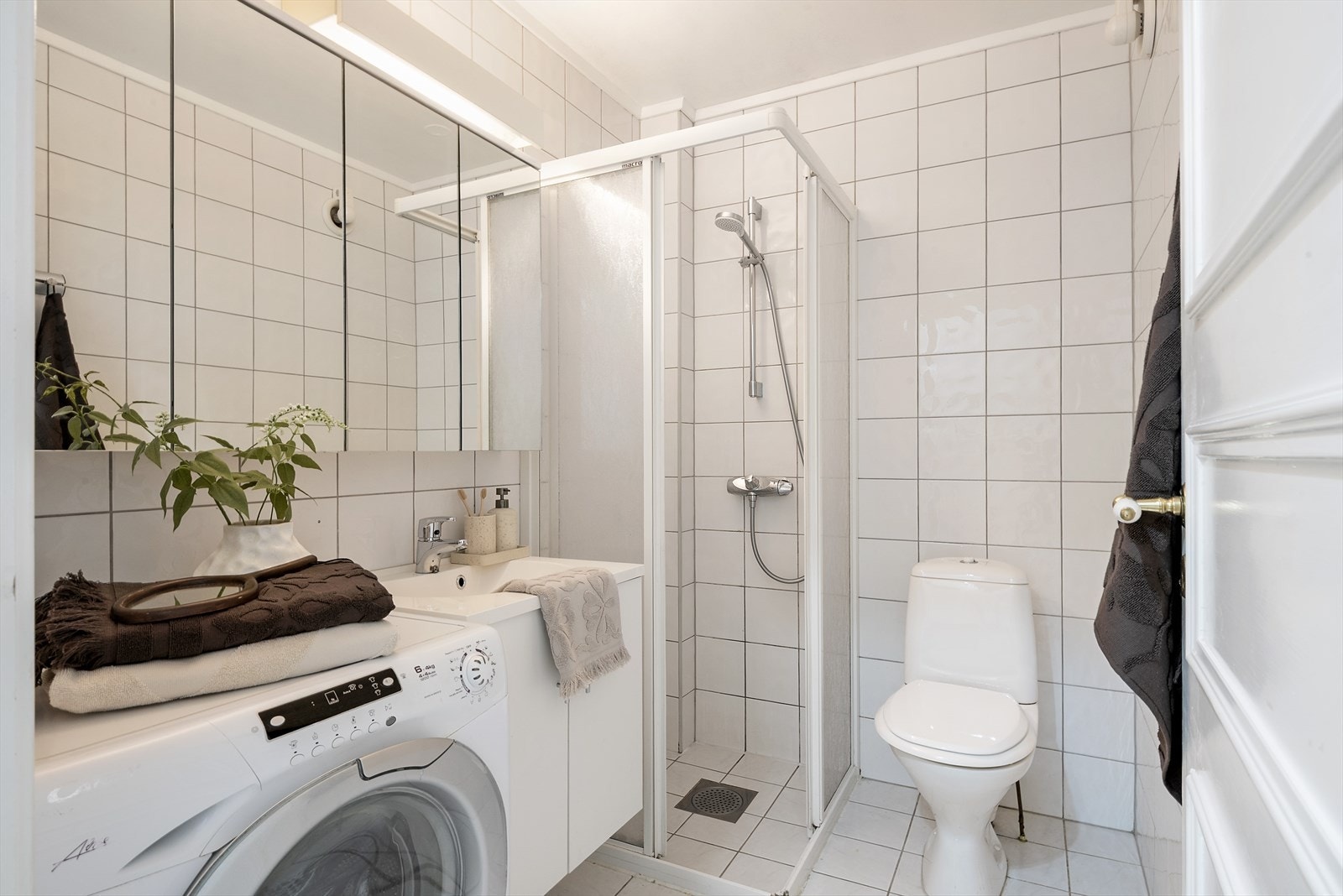 Bad med opplegg for vaskemaskin. Galleribilde
