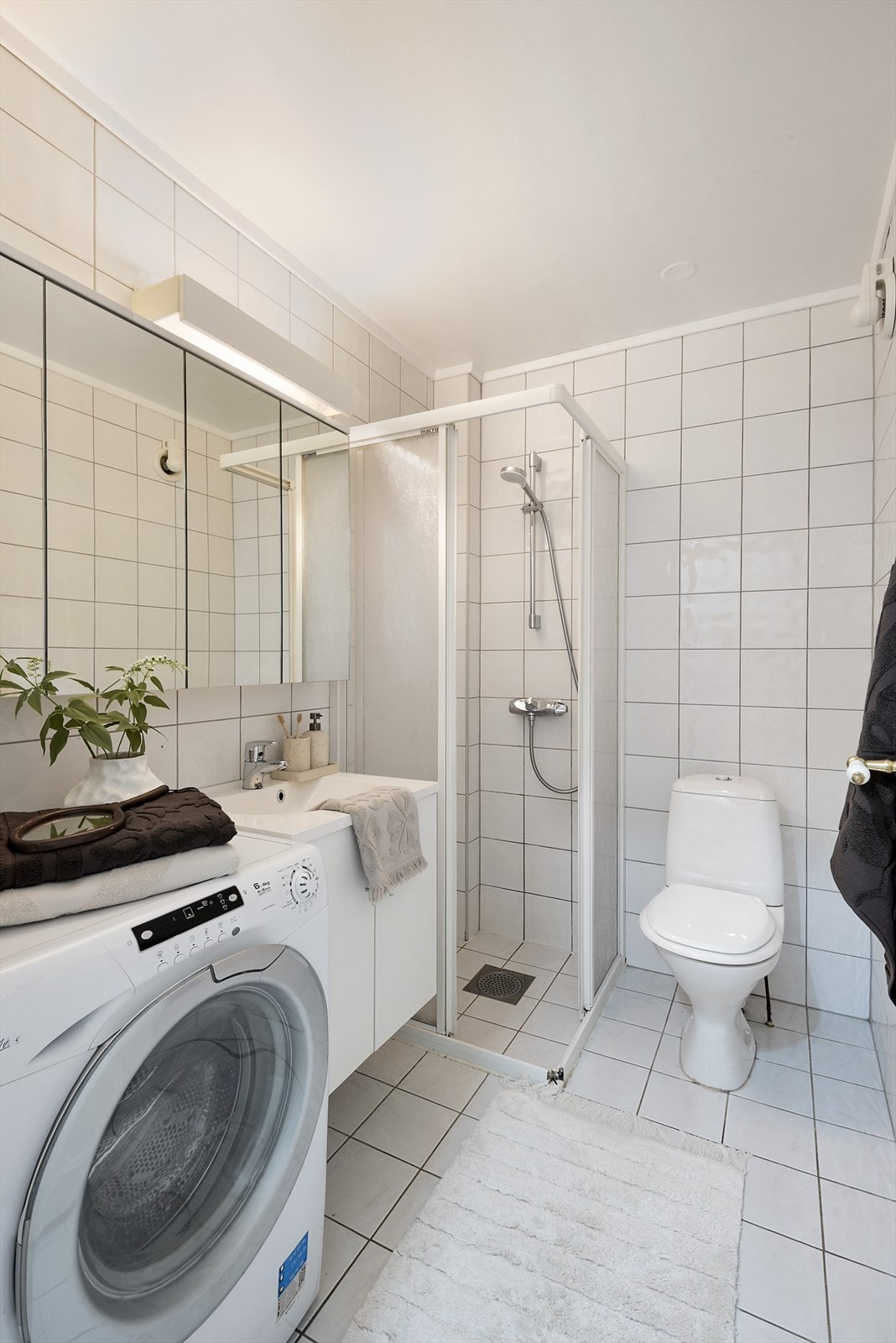 Lyst bad med dusj. Galleribilde