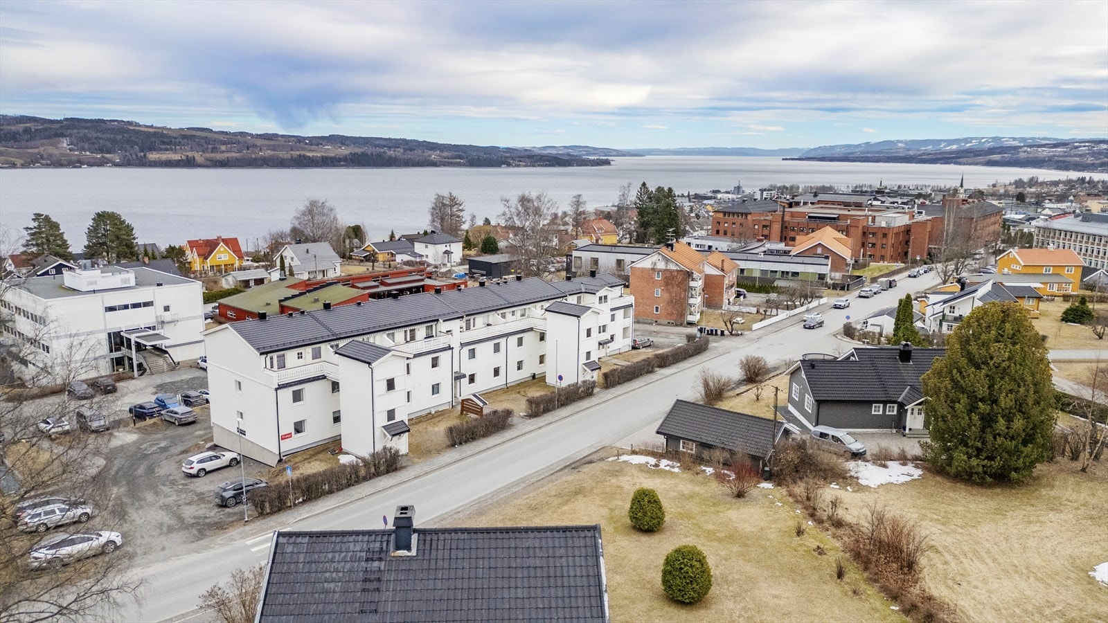 Nærhet til sykehuset og Gjøvik videregående skole. Galleribilde