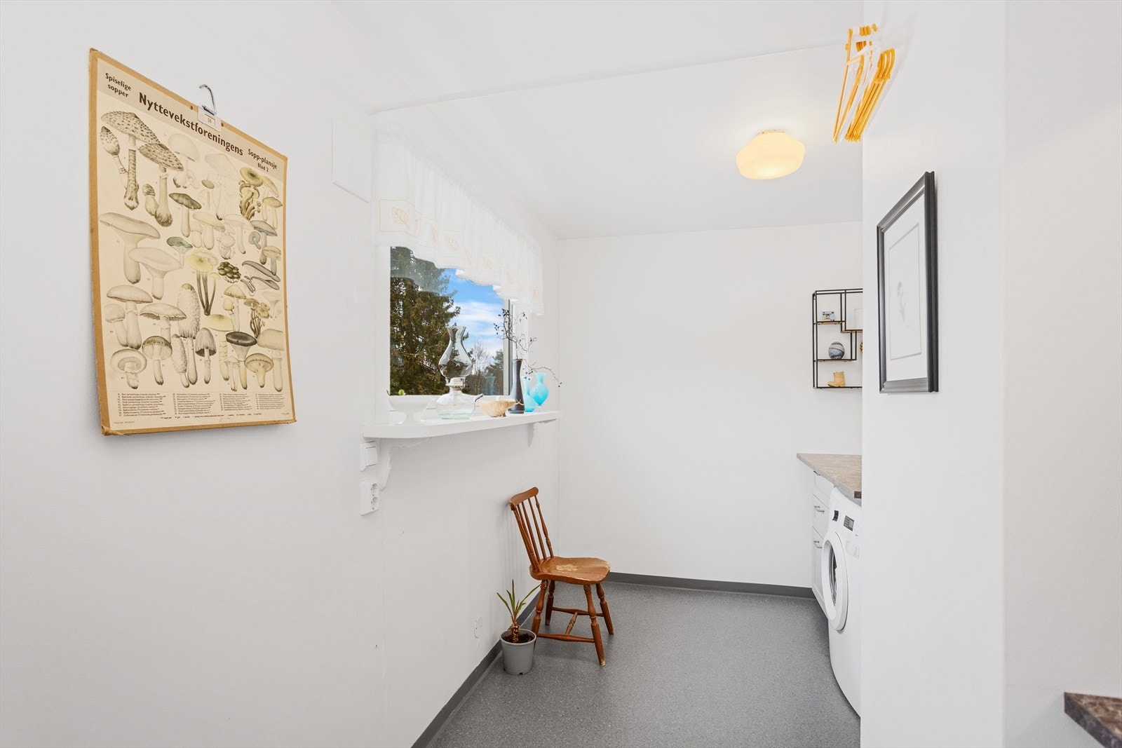 Praktisk vaskerom, dette ligger i flukt med kjøkkenet. Galleribilde