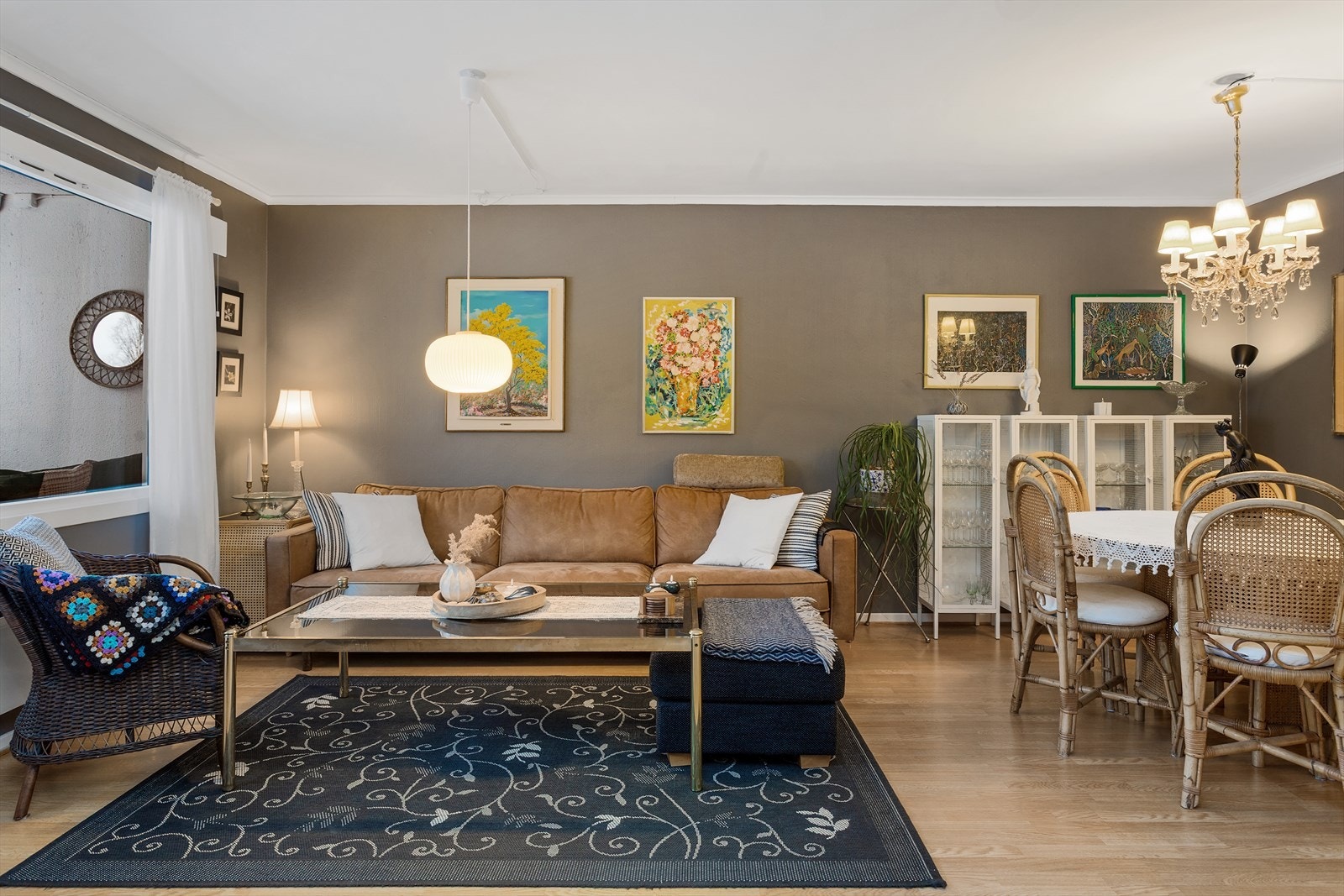 Sjekk denne stua her! Nydelig atmosfære. Galleribilde