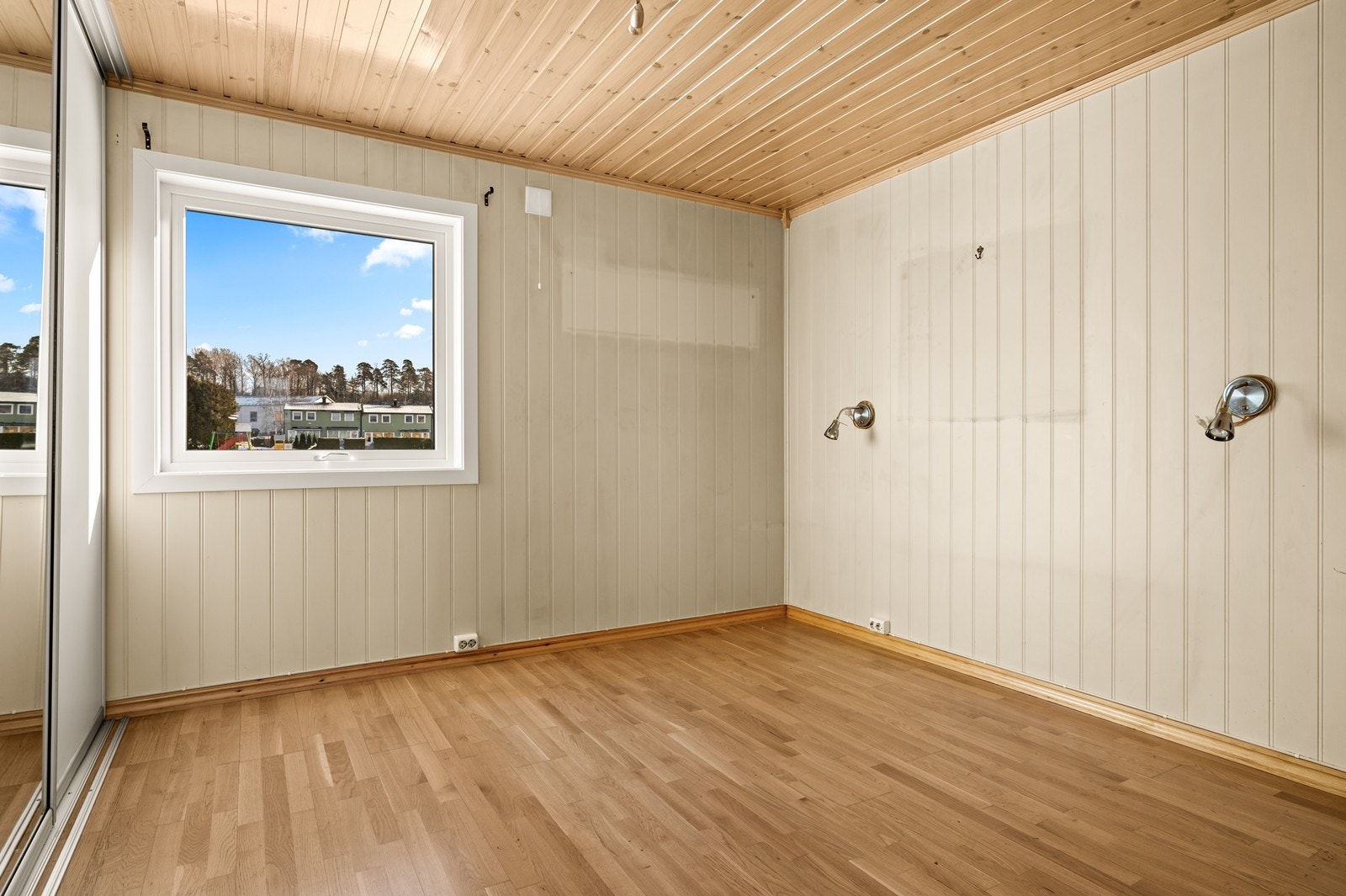 Leiligheten har to soverom. Hovedsoverommet har god plass til dobbeltseng. Galleribilde