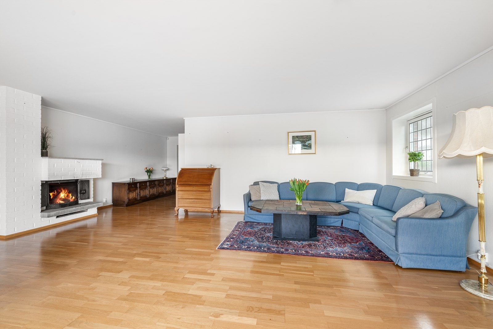 Leiligheten har store rom med vinduer på to sider, som enkelt kan deles inn i ønskede soner. Galleribilde