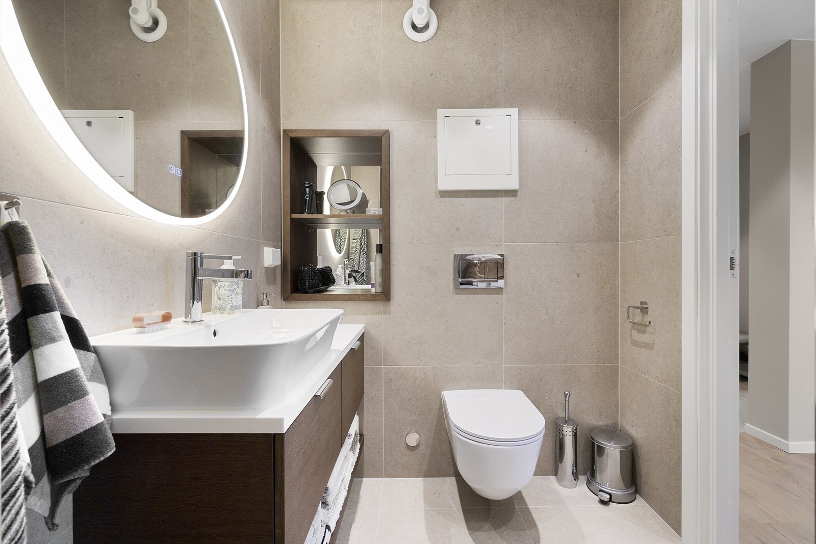 Badet er utstyrt med varmekabler i gulvet. Galleribilde