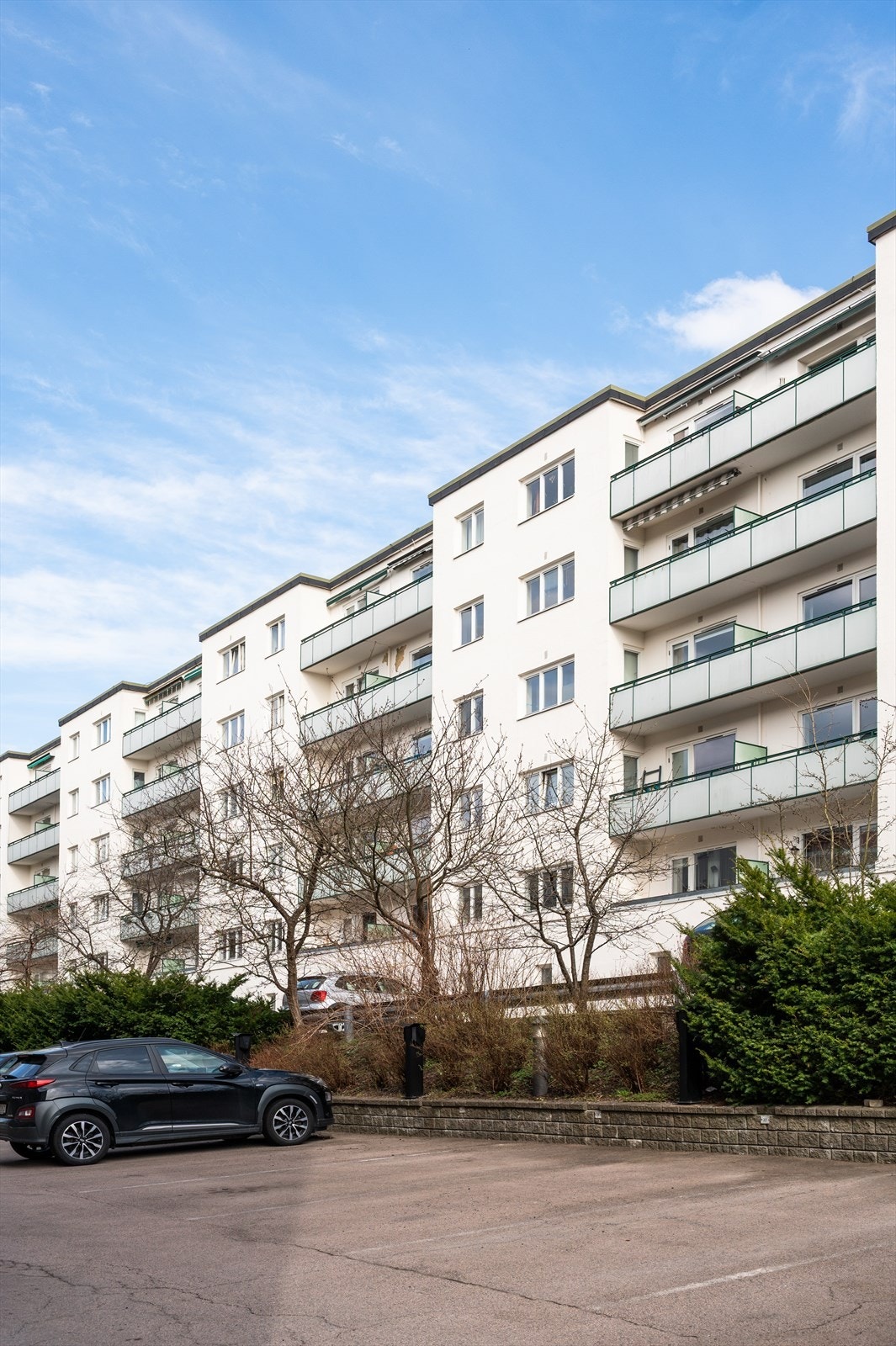 Sameiet Sinsenveien 20-32 disponerer 40 parkeringsplasser for utleie til beboerne i sameiet. Parkeringsplassene 37, 38, 39 og 40 er gjesteplasser. Galleribilde