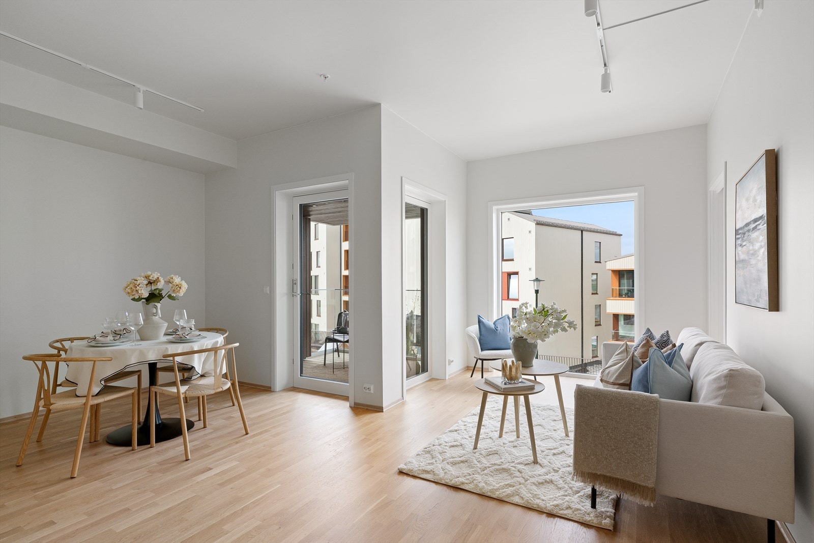 Velkommen til Pynteneset 3! Leiligheten ligger i 3. etasje og byr på en gjennomtenkt og moderne planløsning. Galleribilde
