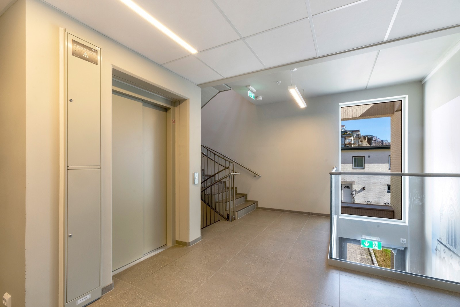 Med heis, eller trapp er det videre adkomst til tilhørende bod og parkeringsplass i kjelleren Galleribilde