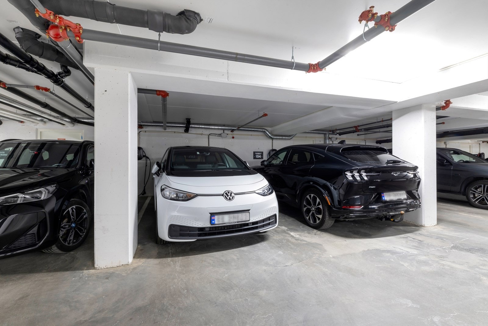 Medfølger 1 parkeringsplass i kjeller Galleribilde