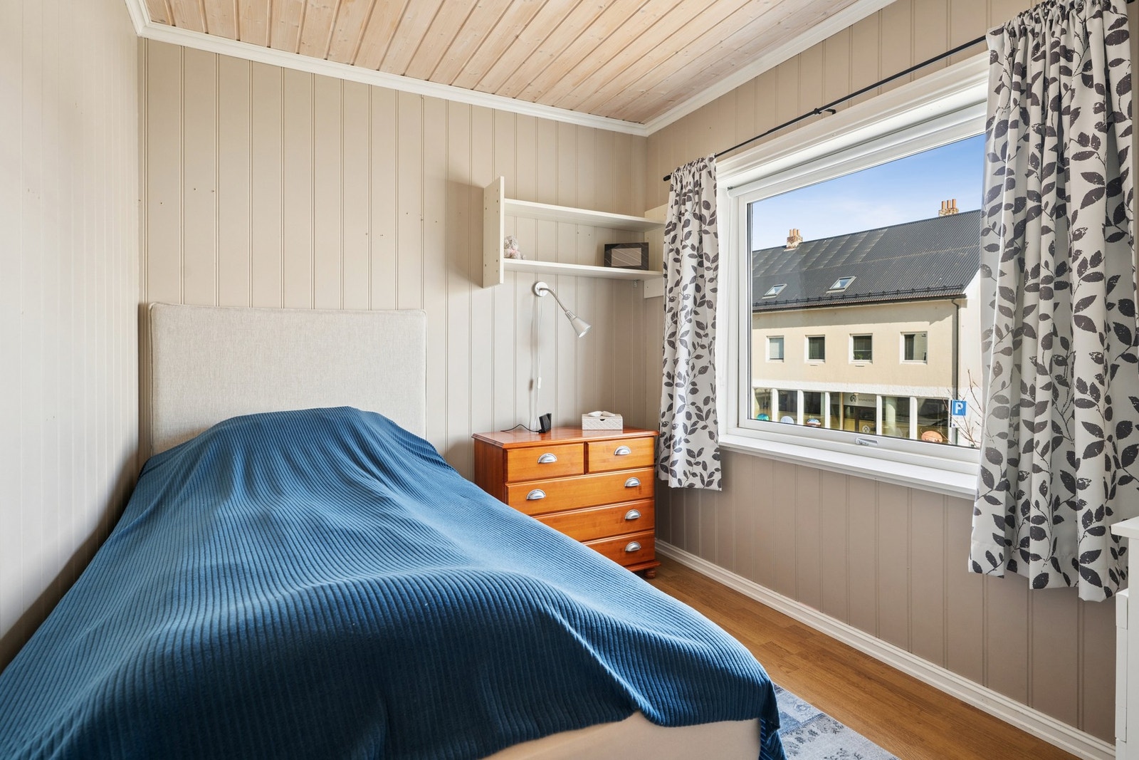 Soverom nummer en er i tilknytning til det som er soverom nummer to. Galleribilde