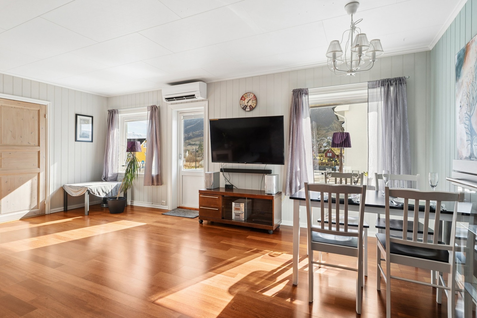 Det er godt med vinduer i leiligheten som slipper bra med lys inn. Galleribilde