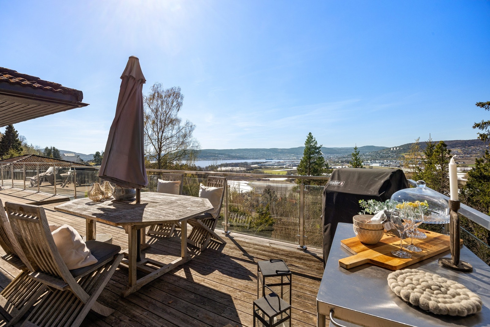 Stor terrasse med panoramautsikt Galleribilde