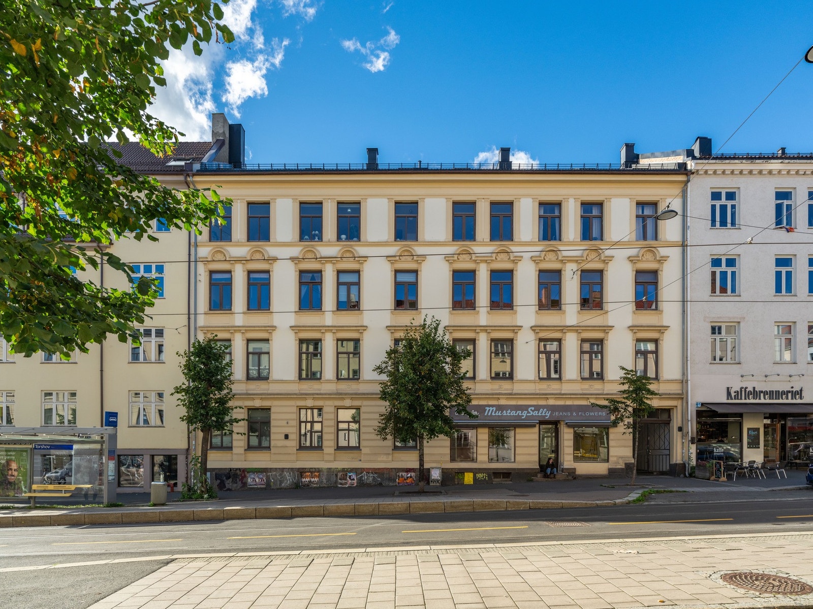 Den ærverdige bygården er fra 1899 og ligger som nevnt midt i hjertet av Torshov. Galleribilde