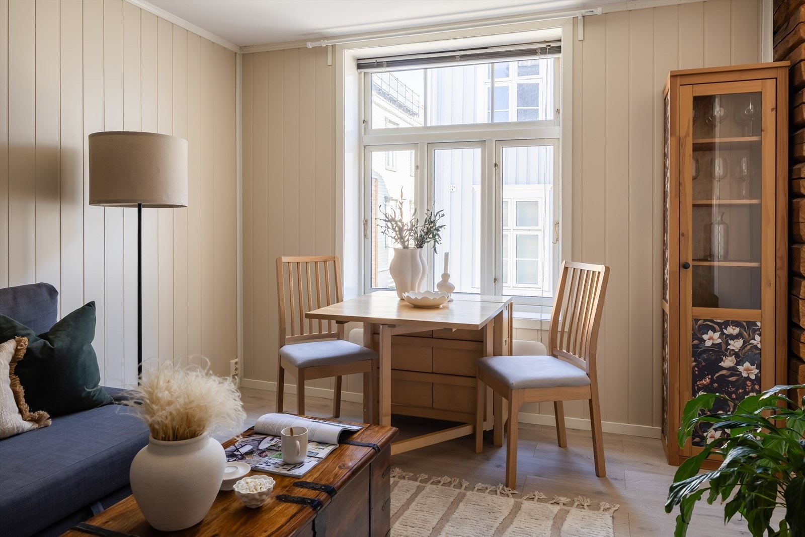 Her er det god plass til egen spisesone. Galleribilde