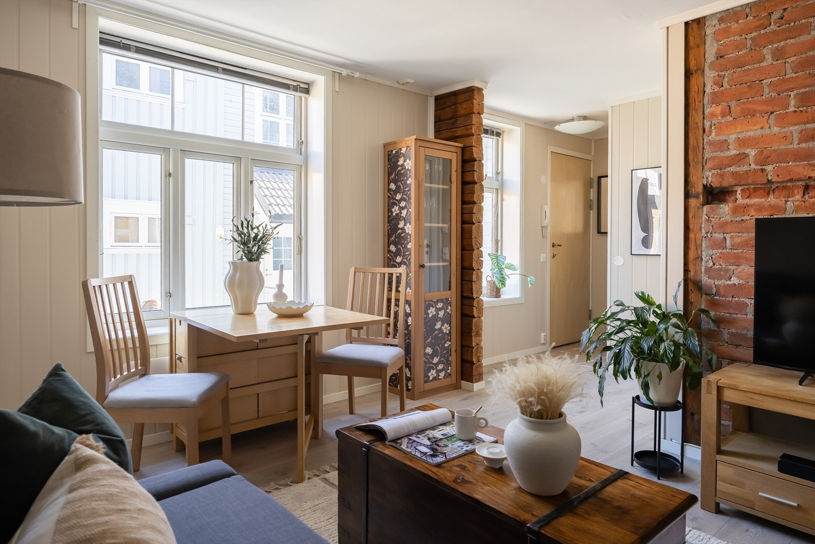 Overflater i store deler av leiligheten ble oppgradert i 2016. Galleribilde