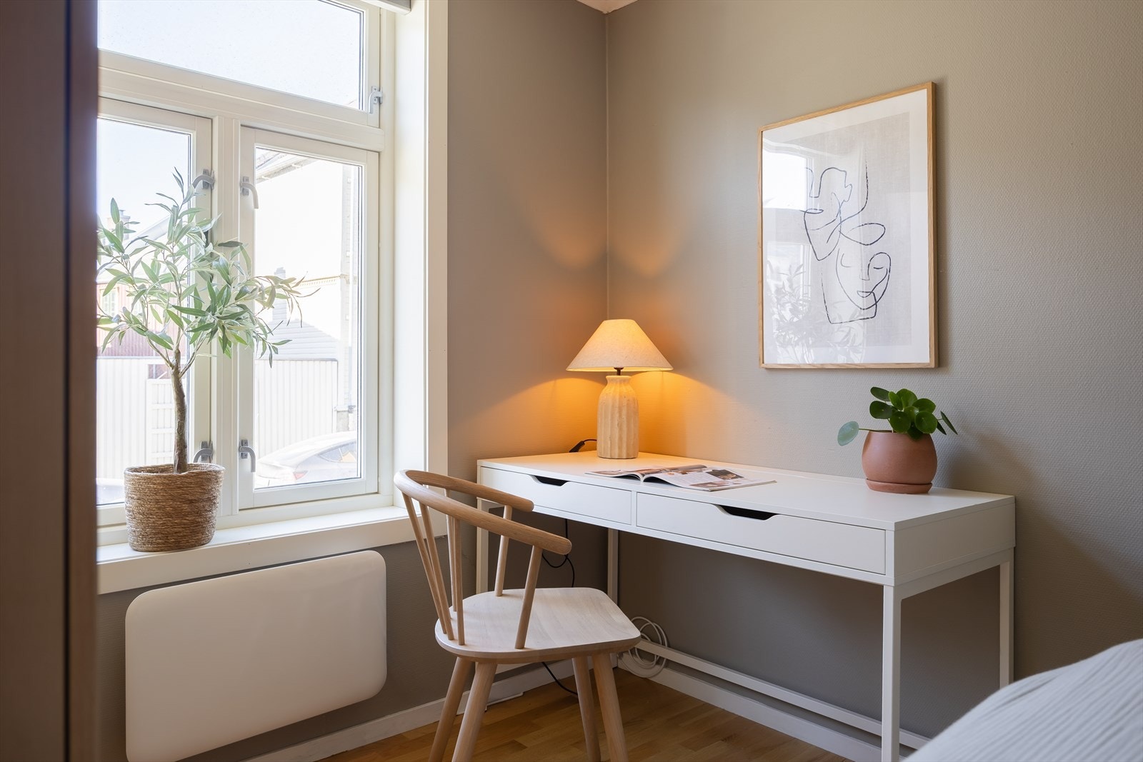 Her er det også god plass til skrivepult. Galleribilde