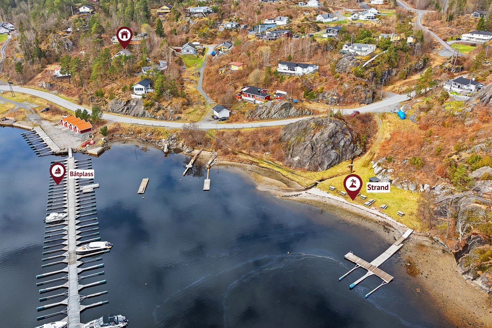 Her ser man hvor nært hytta ligger på både båtplass og badestrand Galleribilde