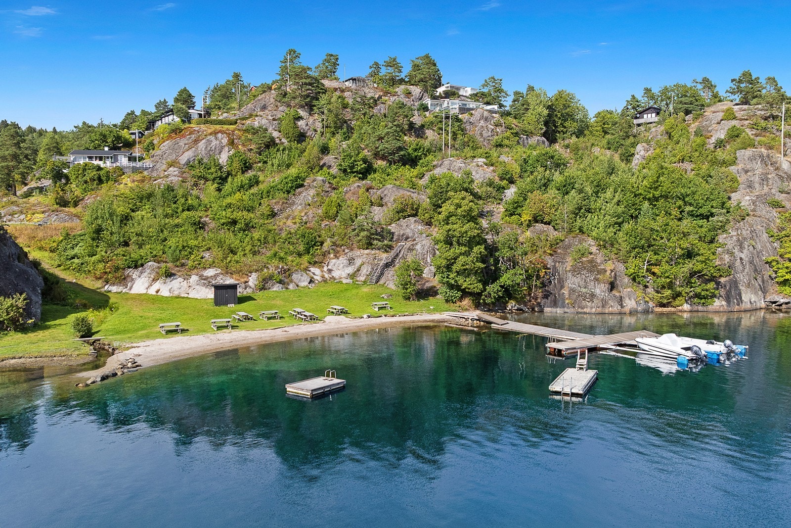 Badestrand en kort spasertur fra hytta Galleribilde