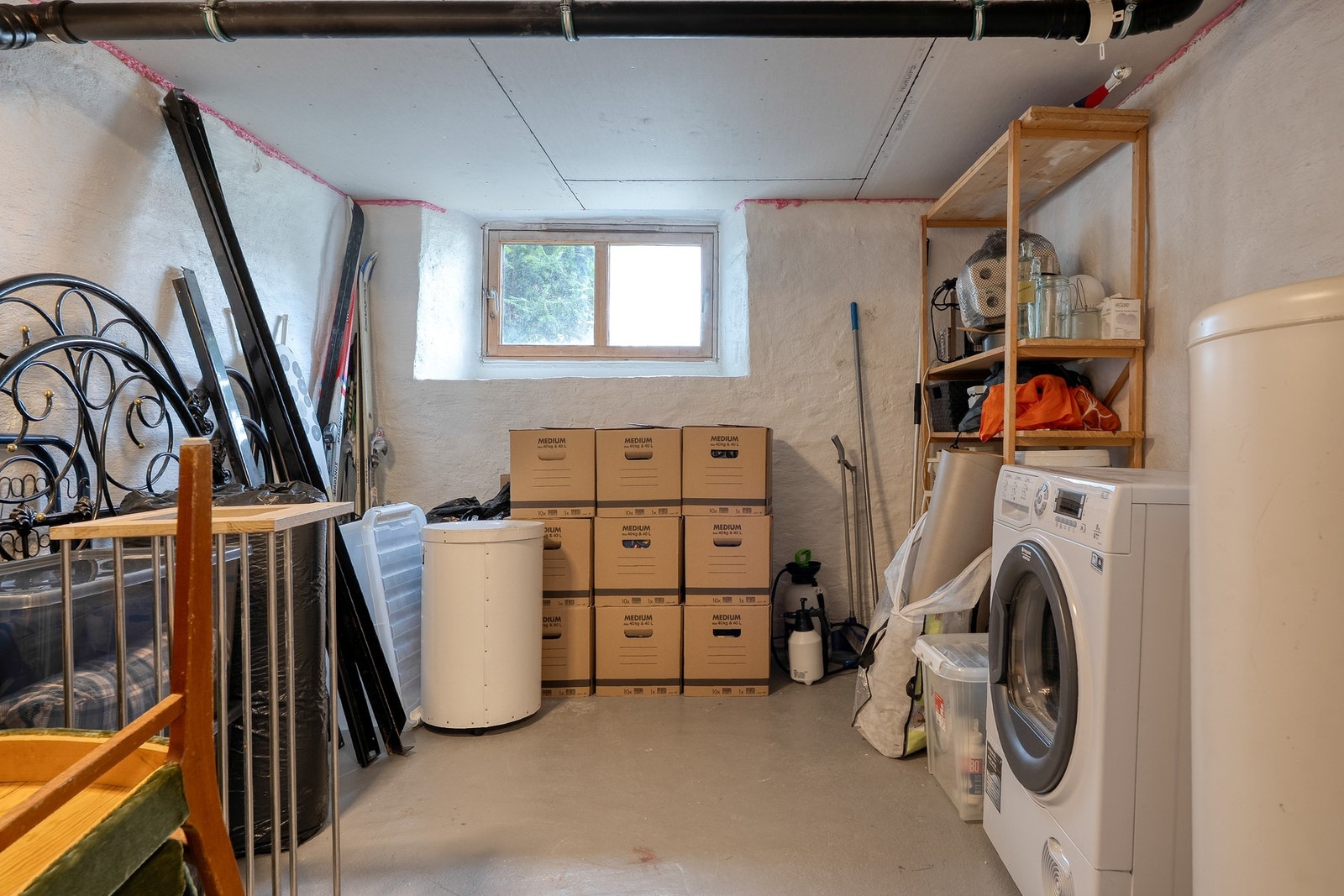 Den 9 kvm store boden gir god plass til oppbevaring. Galleribilde