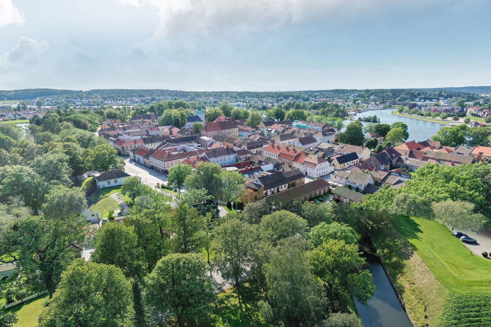 Nord Europas best bevarte festningsby ligger en kort fergetur unna (2 min). Galleribilde