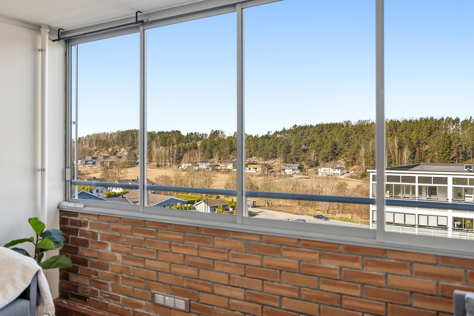 Fra balkongen er det fin utsikt over nærområdet Galleribilde