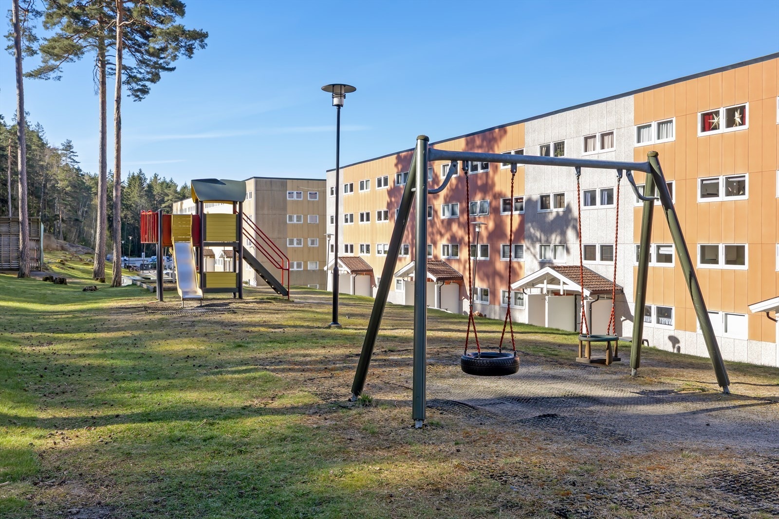 Lekeplass på borettslagets eiendom Galleribilde