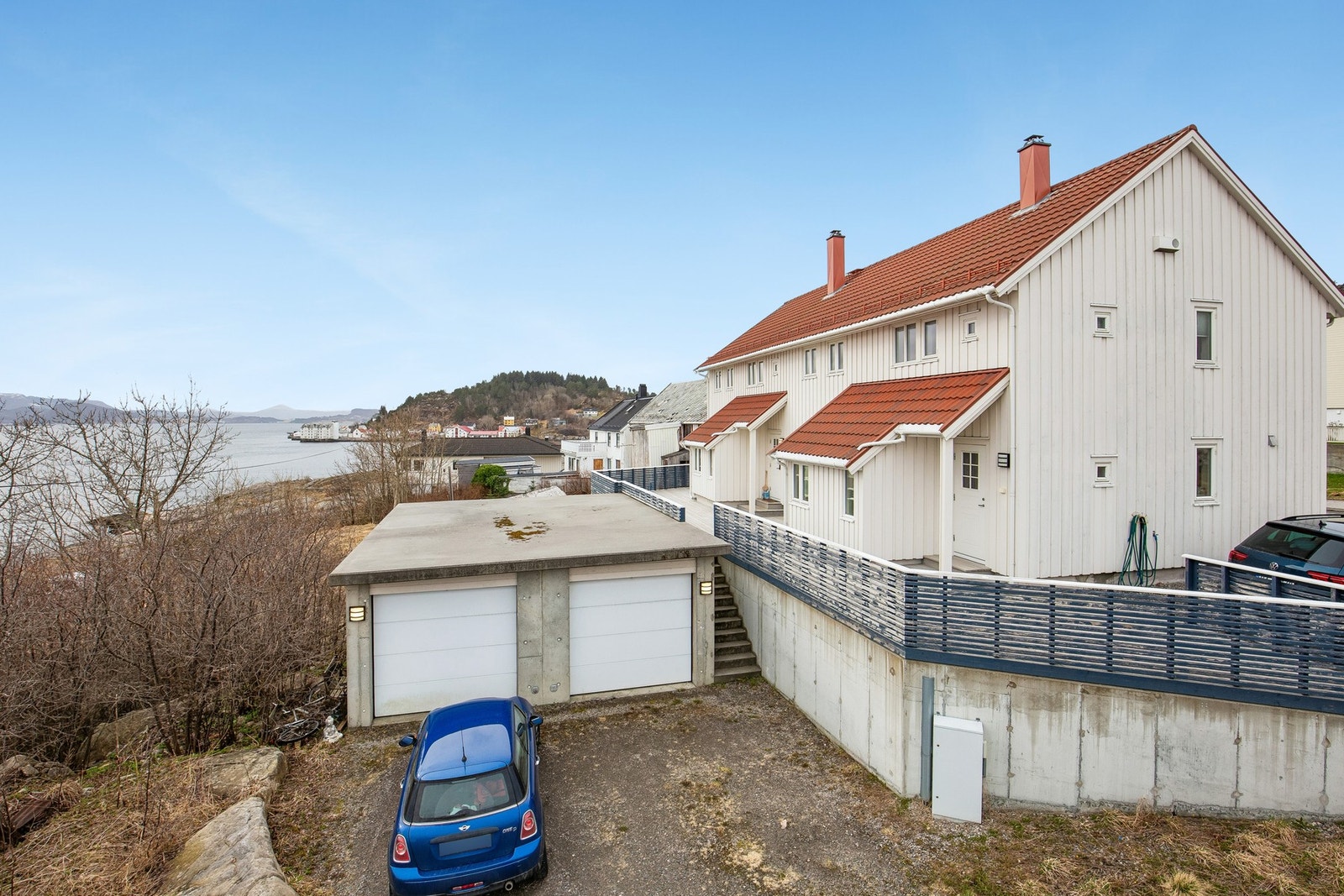 Halvpart av garasje tilhørende seksjonen Galleribilde