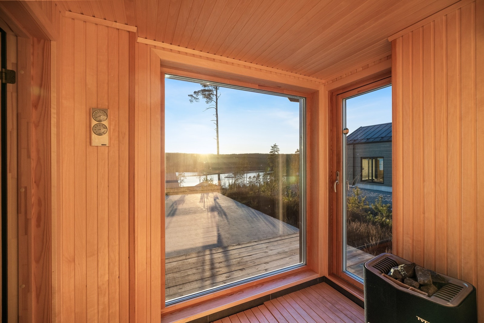 Fra badstuen er det direkte utgang til terrasse, i tillegg til en flott utsikt mot Vortungen. Galleribilde