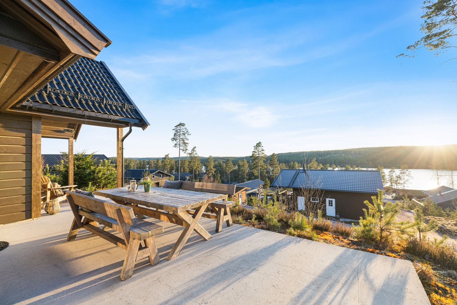 Området byr på et rikt turterreng med skogsstier, bademuligheter og muligheter for både gåturer og sykkelturer. Galleribilde