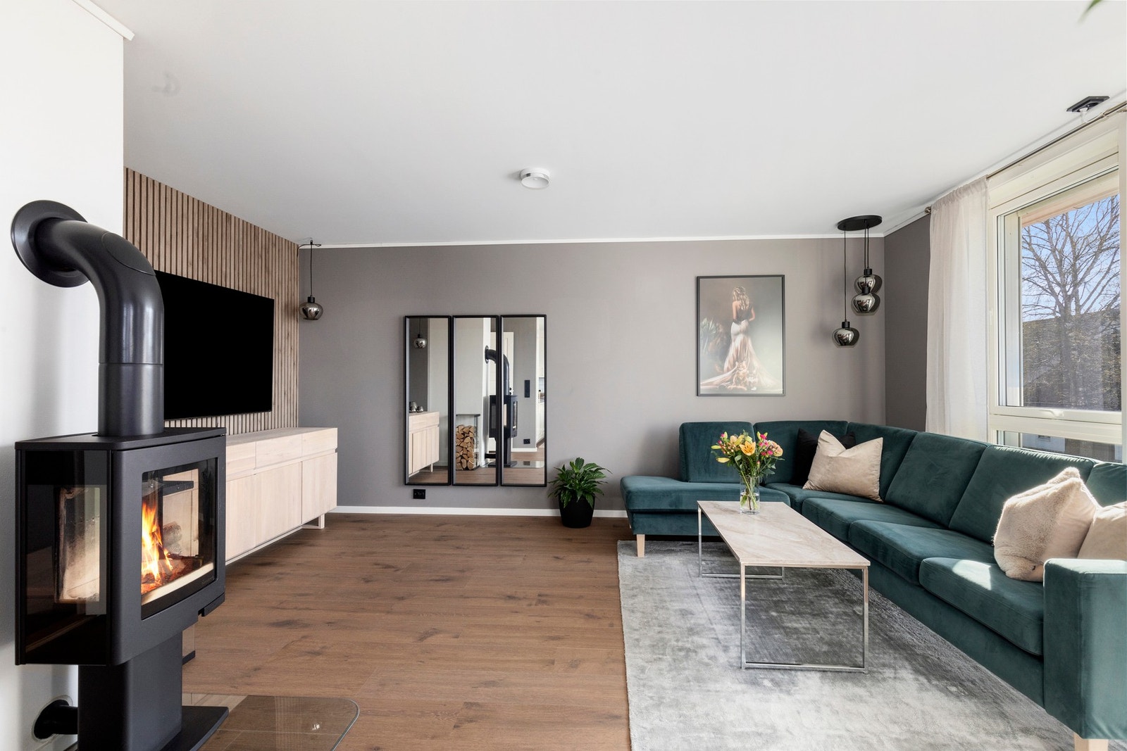 Stuen har en veldig god romløsning som gjør det enkelt å innrede etter ønske. Galleribilde