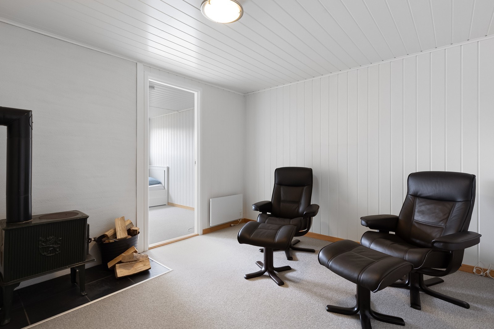 Fra kjellerstue er det adgang til innredet rom. Galleribilde