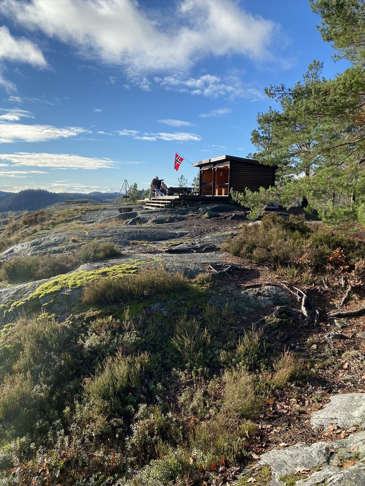 Går man ca. 40 minutter over på andre siden, kommer man til vakre Loftsheia. Galleribilde