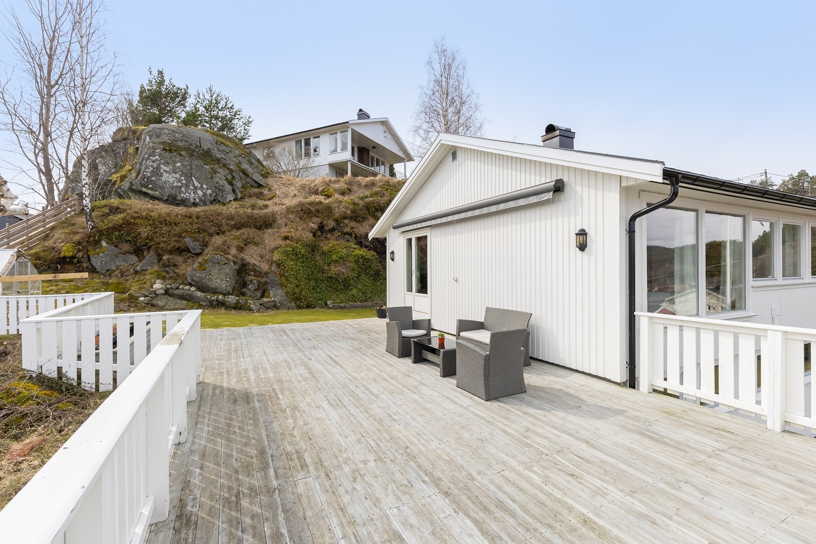 Eiendommen er flott opparbeidet over tid, og her kan man dele inn i flere soner. Galleribilde