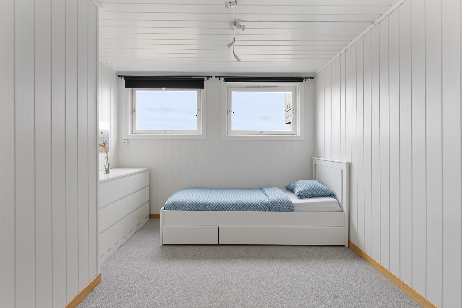Rom i underetasje som i dag er brukt som soverom. Rommet er ikke omsøkt fra originale tegninger, og er dermed ikke godkjent hos kommunen for varig opphold. Galleribilde
