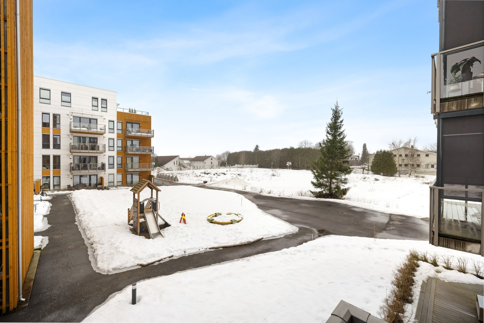 Området byr på flotte turmuligheter og preparerte lysløyper på vinterstid. Galleribilde