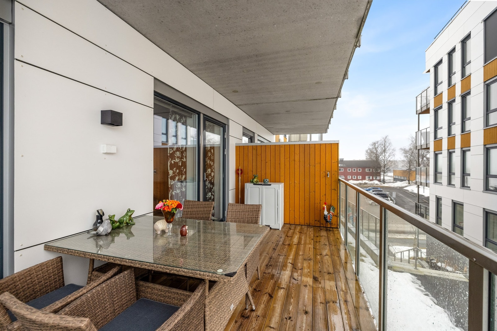 Den overbygde balkongen på 11 m² har god plass til en sittegruppe. Galleribilde