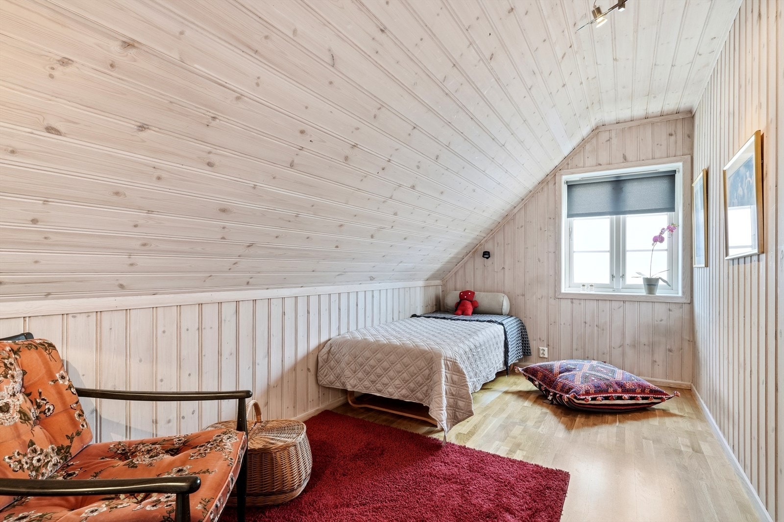 Det tredje soverommet har god plass til seng og oppbevaringsmøbler. Galleribilde