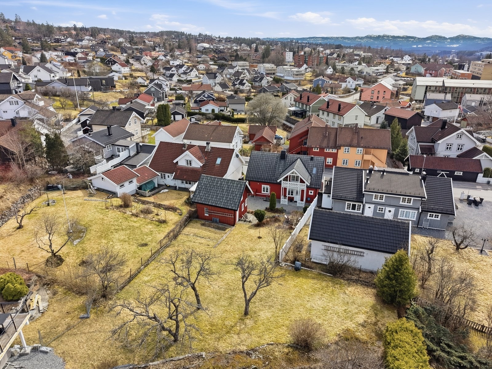 Eiendommen ligger i en hensynssone for bevaring av kulturmiljø. Galleribilde