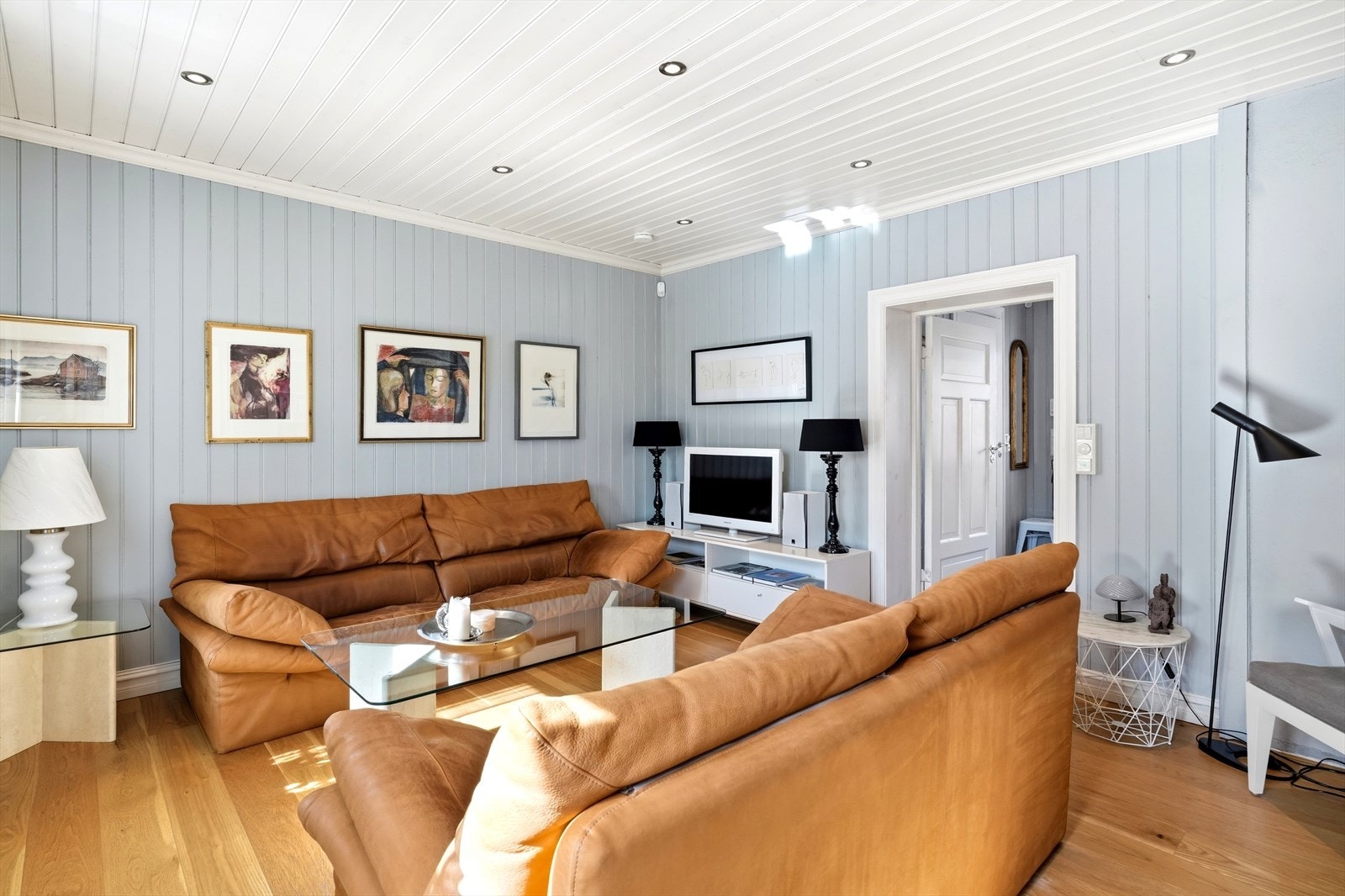 Downlights i himling setter stemningen på kveldstid. Takhøyden er også god. Galleribilde