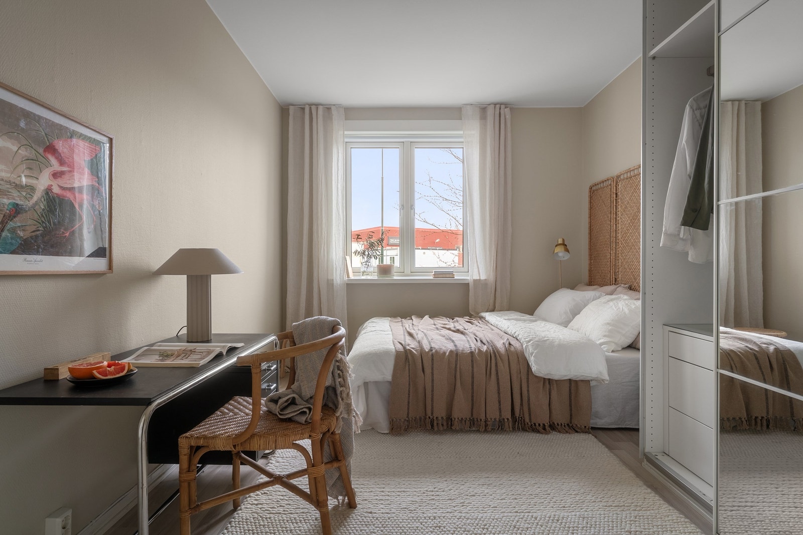 Soverommet har god plass til dobbeltseng og garderobeløsning. Galleribilde
