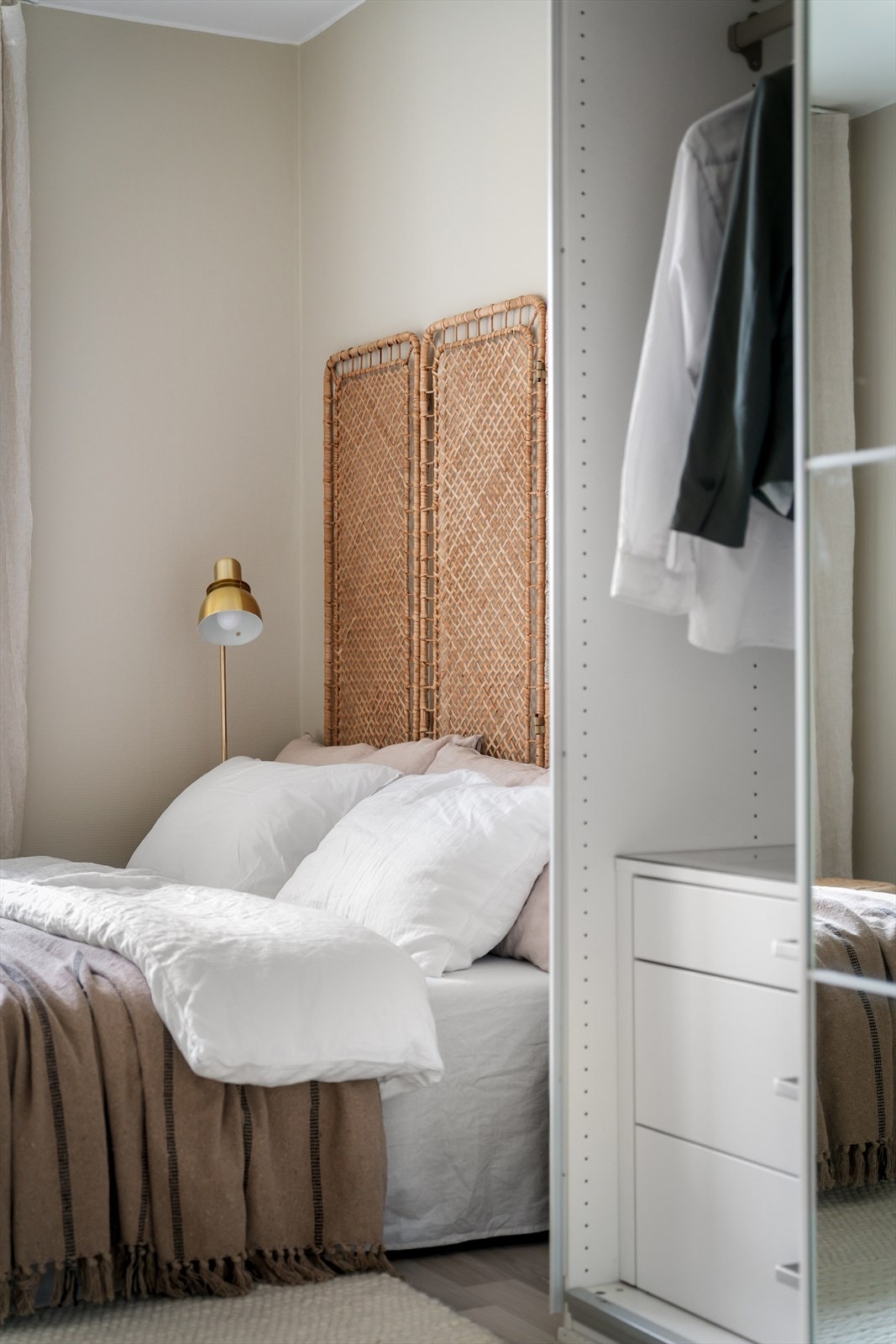 Leilighetenes soverom er malt i en lun og behagelig tone som gir et rent uttrykk. Galleribilde