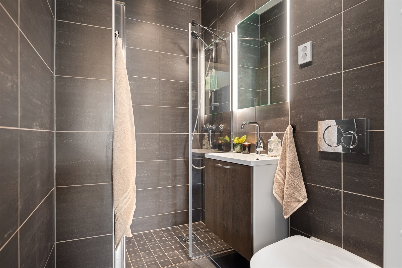 Badet har varmekabler i gulv for økt komfort. Galleribilde