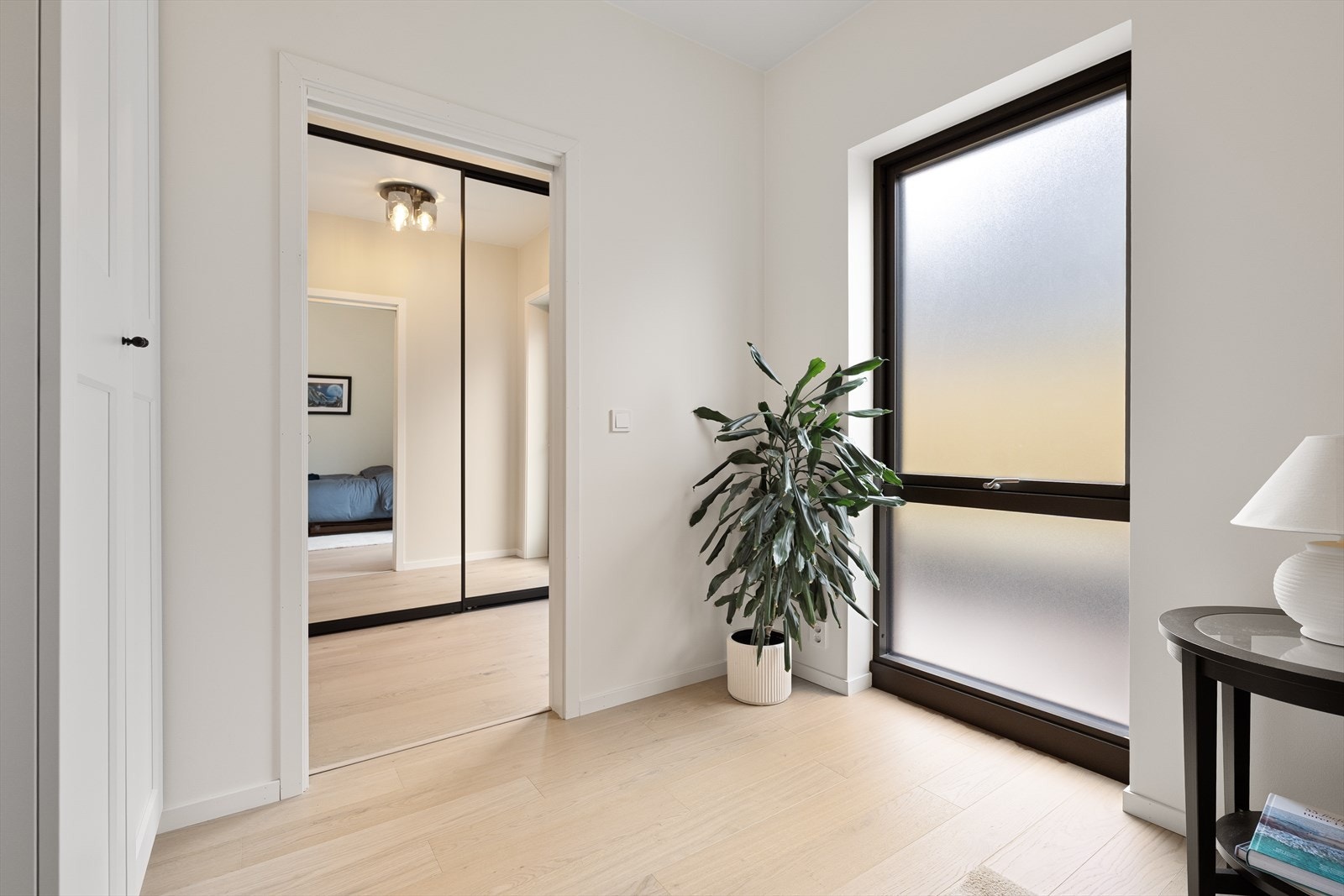Dette rommet er også utstyrt med garderobe som medfølger. Rommet passer også fint som ekstra tv-stue. Galleribilde