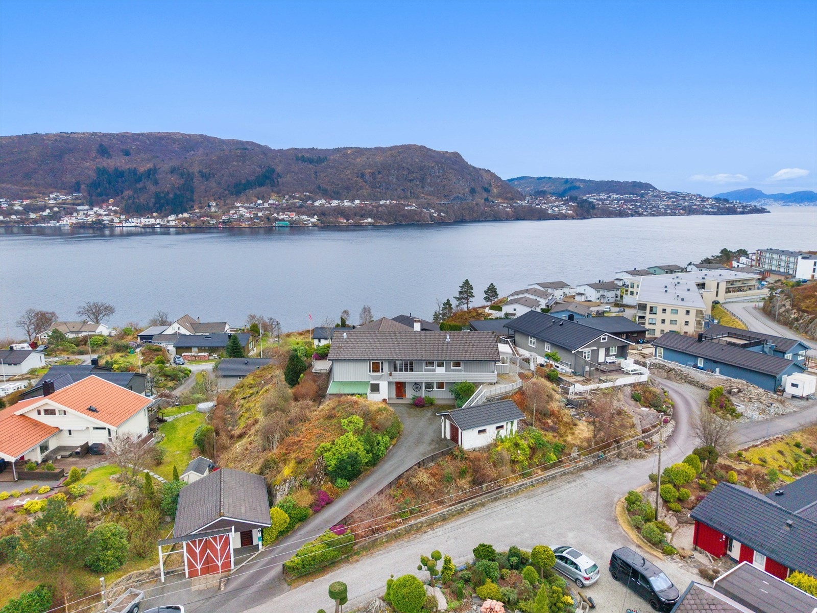 Her ligger du høyt og fritt på Frekhaug med utsikt i alle retninger. Galleribilde