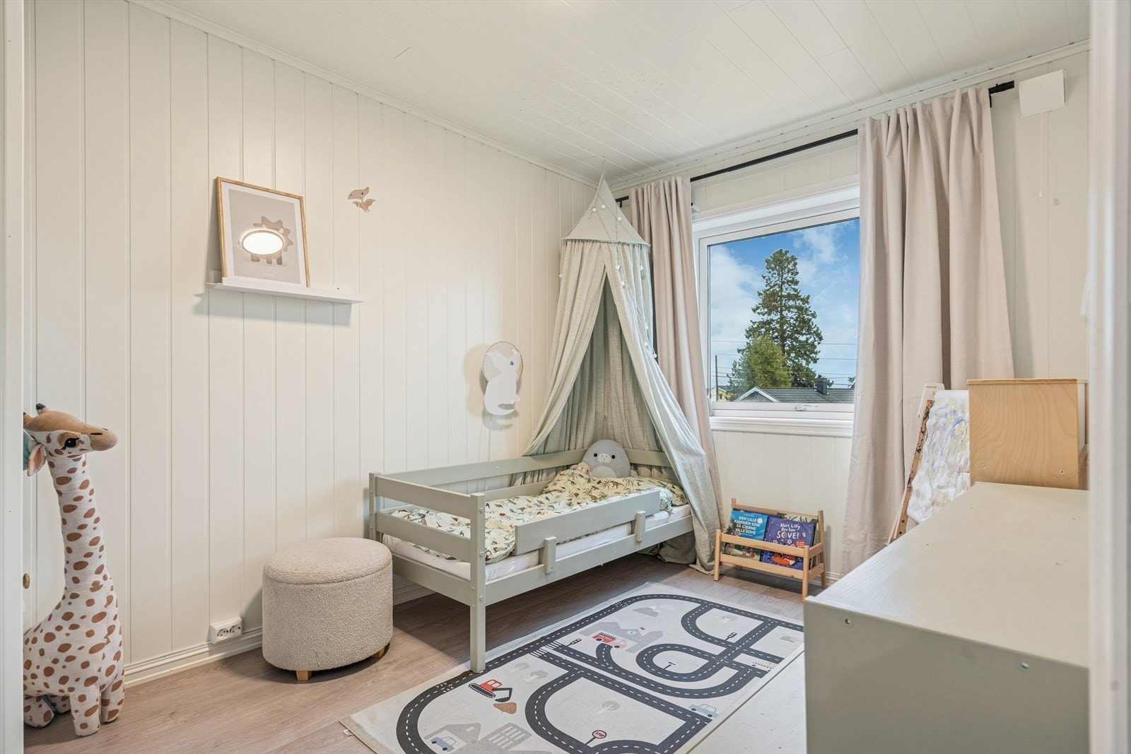 Soverom to passer godt som barnerom, gjesterom eller kontor. Galleribilde