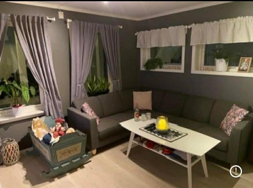 Koselig stue med plass til sofagruppe og spisebord. Galleribilde