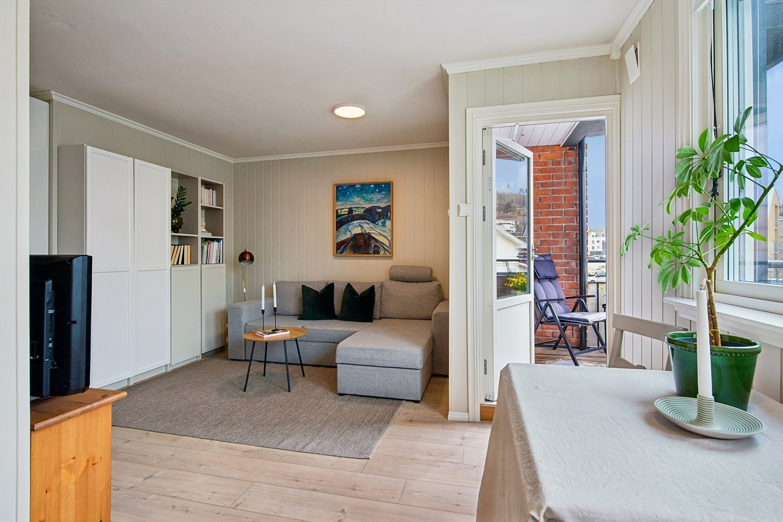 Fra stuen er det direkte utgang til en balkong på 3 m². Galleribilde