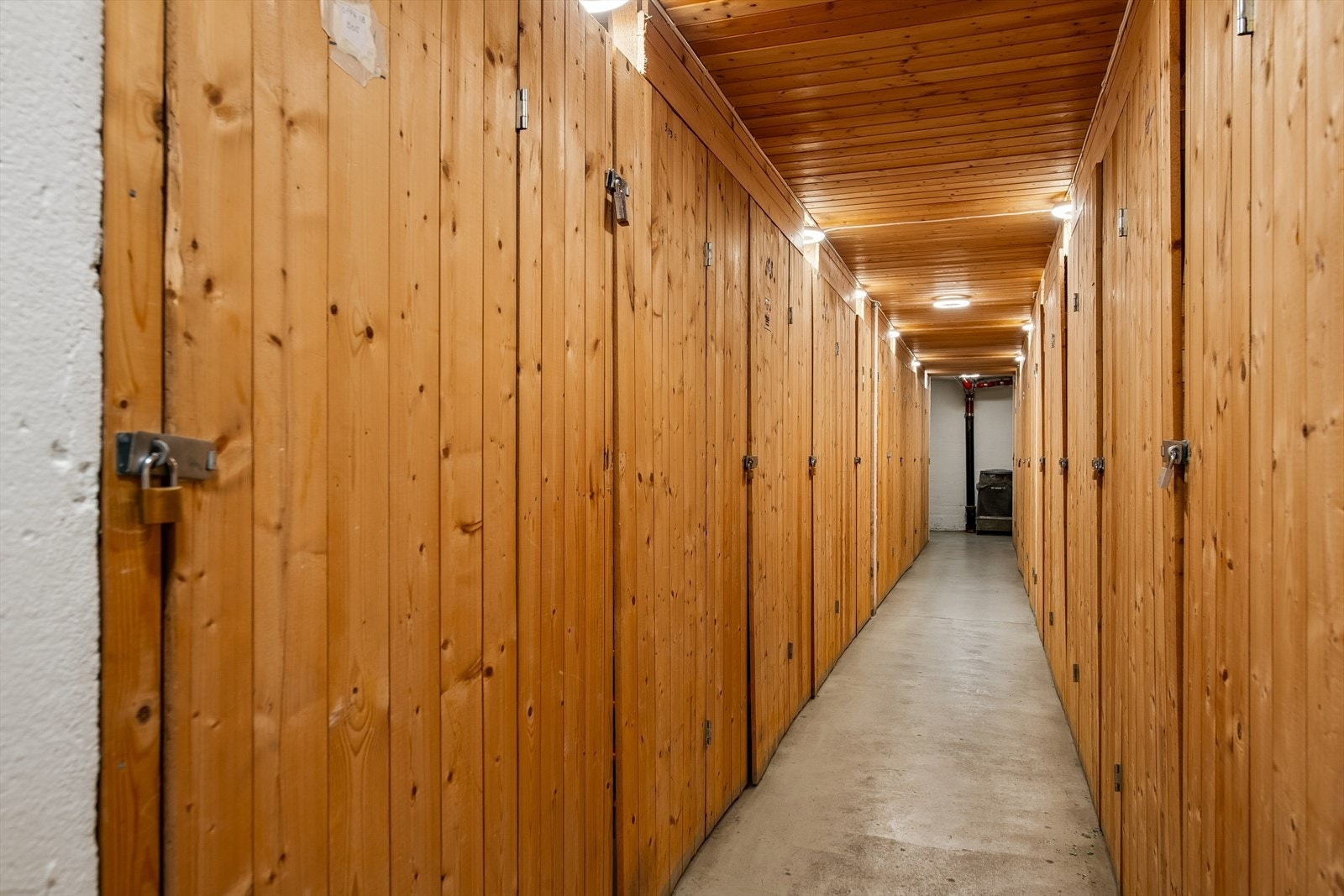 Leiligheten disponerer to praktiske boder i kjelleren. Galleribilde